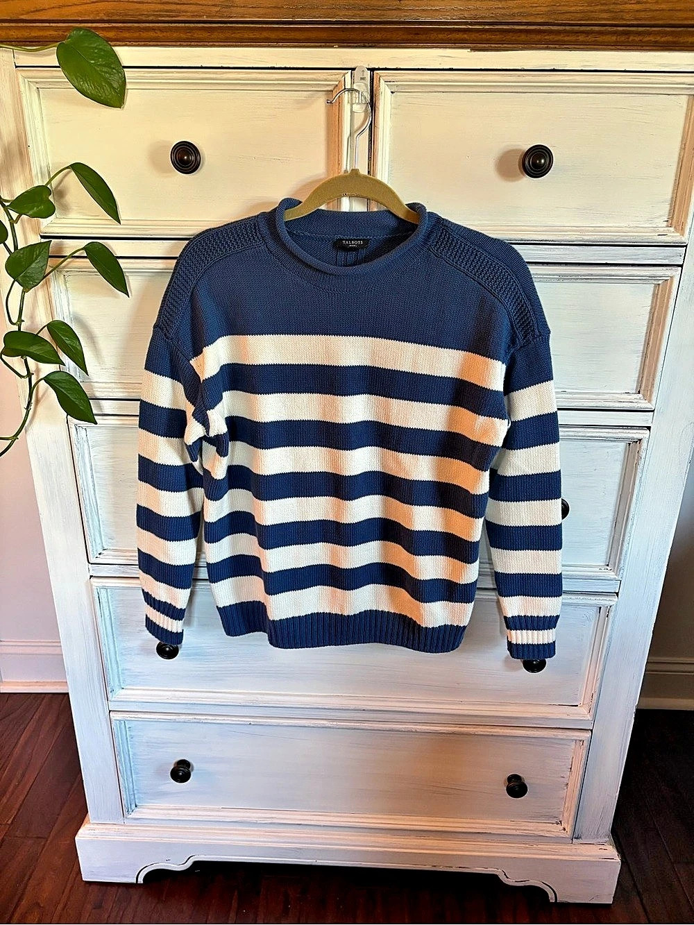 Vintage Talbots petite striped knit sweater in the prettiest navy blue & ivory 🤍